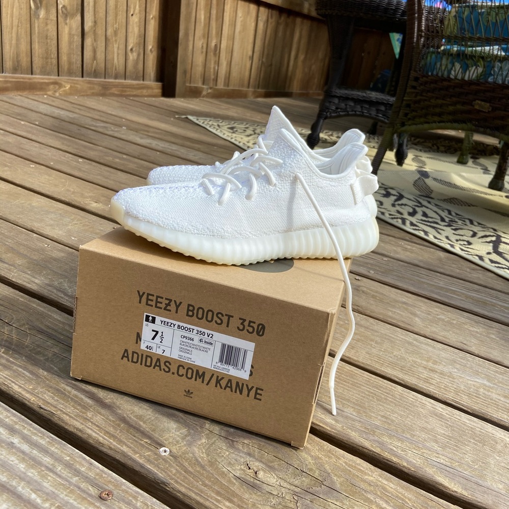 Yeezy 350 NEW